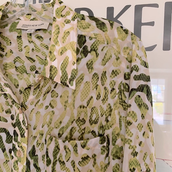 Jones New York Sport chartreuse snakeskin print blouse fold up sleeve size M - Picture 3 of 8
